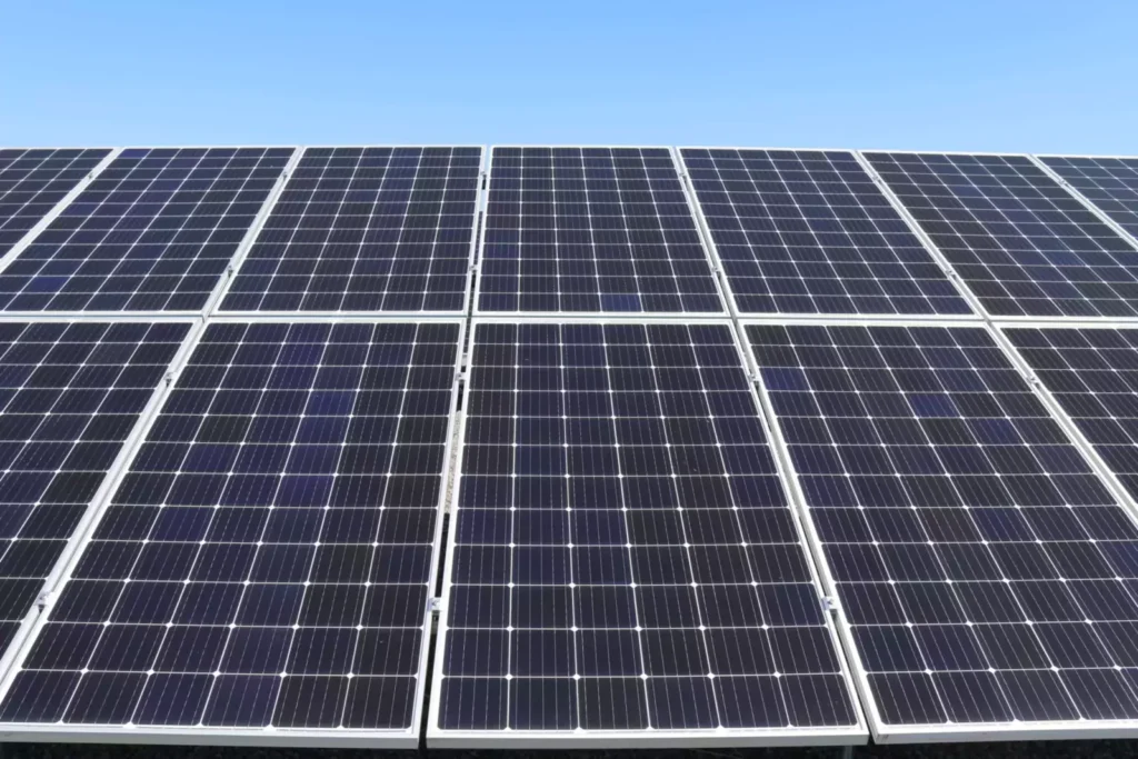 Beitragsbild PV Module Montage Abstand scaled 1