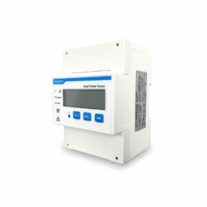 Huawei DTSU666-H Smart Meter Power Sensor, abgebildet aus einem leichten Winkel, sodass die rechte Seite sichtbar ist, auf weißem Hintergrund.