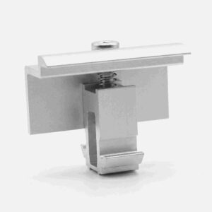 K2 Systems DomeClamp EC Set 30-50mm 2002559 Endklemme, abgebildet aus einem leichten Winkel, sodass die rechte Seite sichtbar ist, auf weißem Hintergrund.