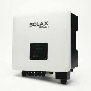 Hybrid Wechselrichter Solax Power 12-15 kW 3-phasig, sodass die rechte Seite sichtbar ist, auf weißem Hintergrund.