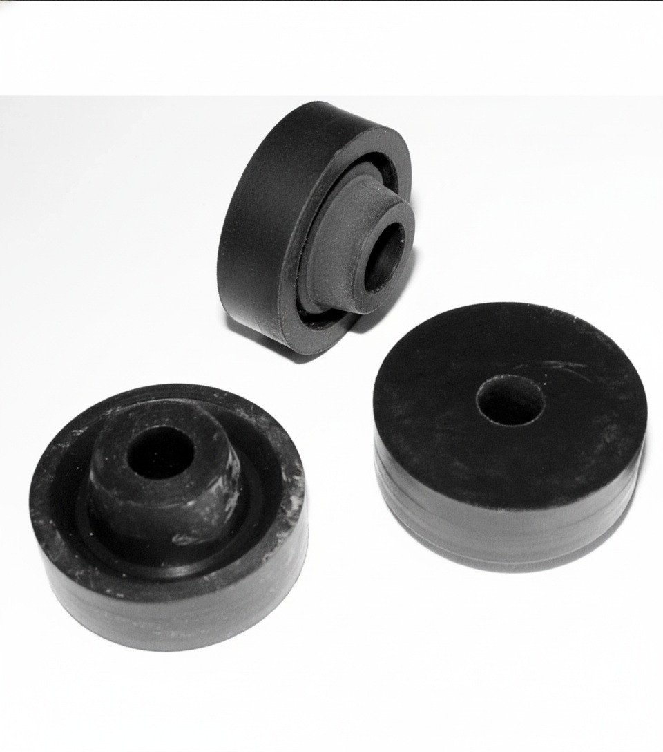 EPDM Dichtung für Stockschraube M12 schwarz 1 EPDM Dichtung für Stockschraube schwarz, abgebildet aus einem leichten Winkel auf weißem Hintergrund.